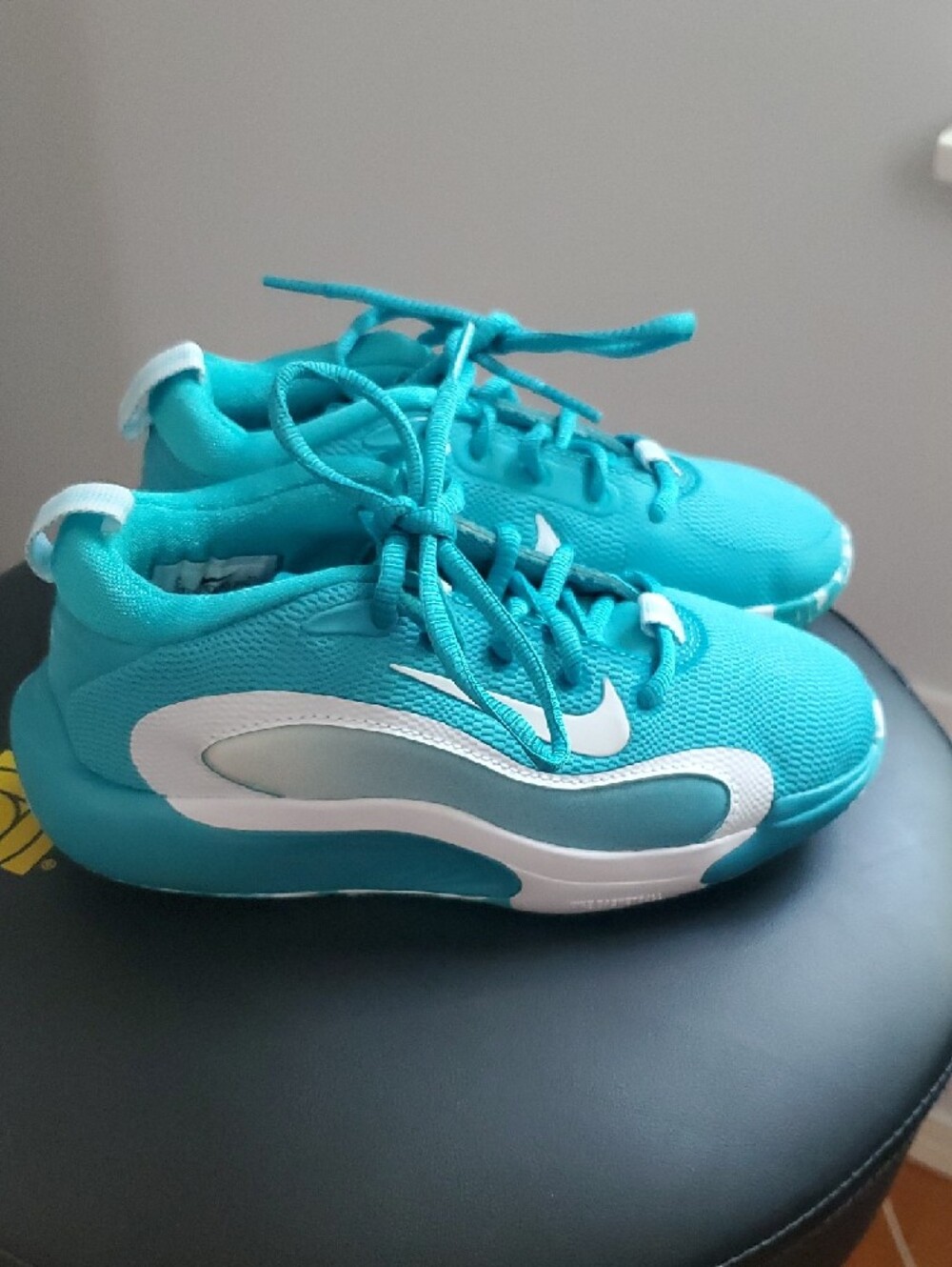 Nike Kids Teal and White Isofly  Athletic Sneakers EUC Size 1 MSRP: $129